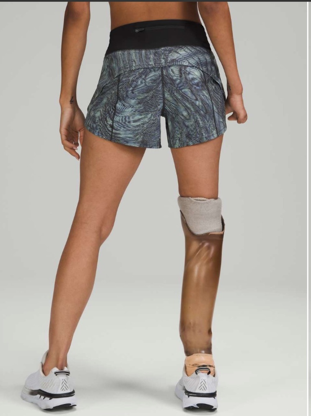 Lululemon Speed Up Mid-Rise Short 4"
Dimensional Icing Blue Multi / Black size 0